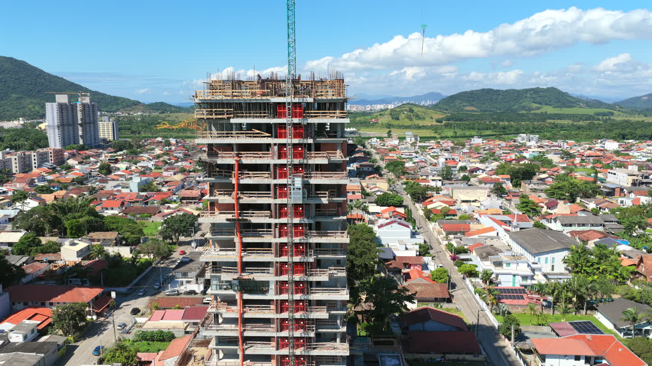 Quang cảnh từ trên cao của tòa nhà dân cư đang xây dựng ở Penha, Brazil, Đầu tư bất động sản.