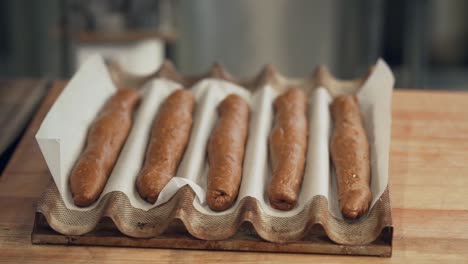 Las-Baguettes-De-Centeno-Se-Están-Preparando-Para-Hornear