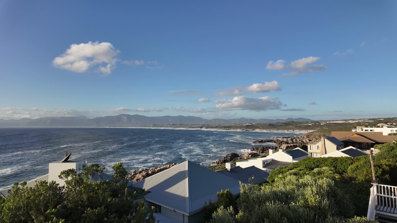 워커 베이 (walker bay) 는 남아프리카 공화국의 웨스턴 케이프 지역에 있는 타임 프 (time lapse) 지역이다.