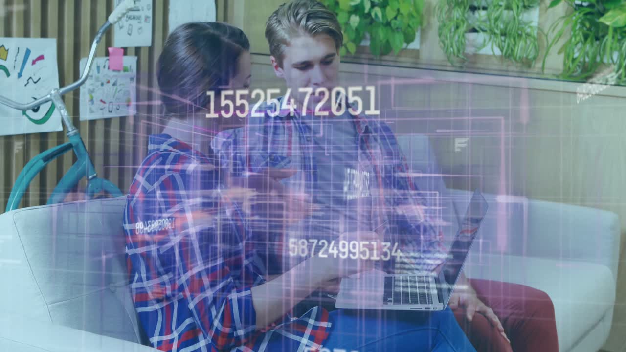 animación de números cambiantes y procesamiento de datos durante la compra de parejas en línea