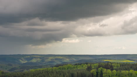 Hyperlapse-of-a-storm-and-rain-above-the-woods