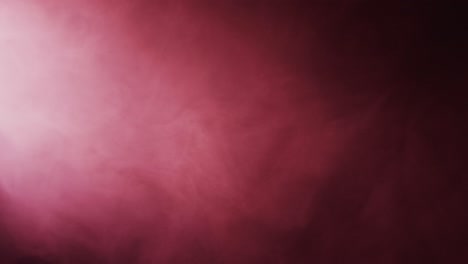 video de nubes rojas de humo moviéndose con espacio de copia sobre fondo negro