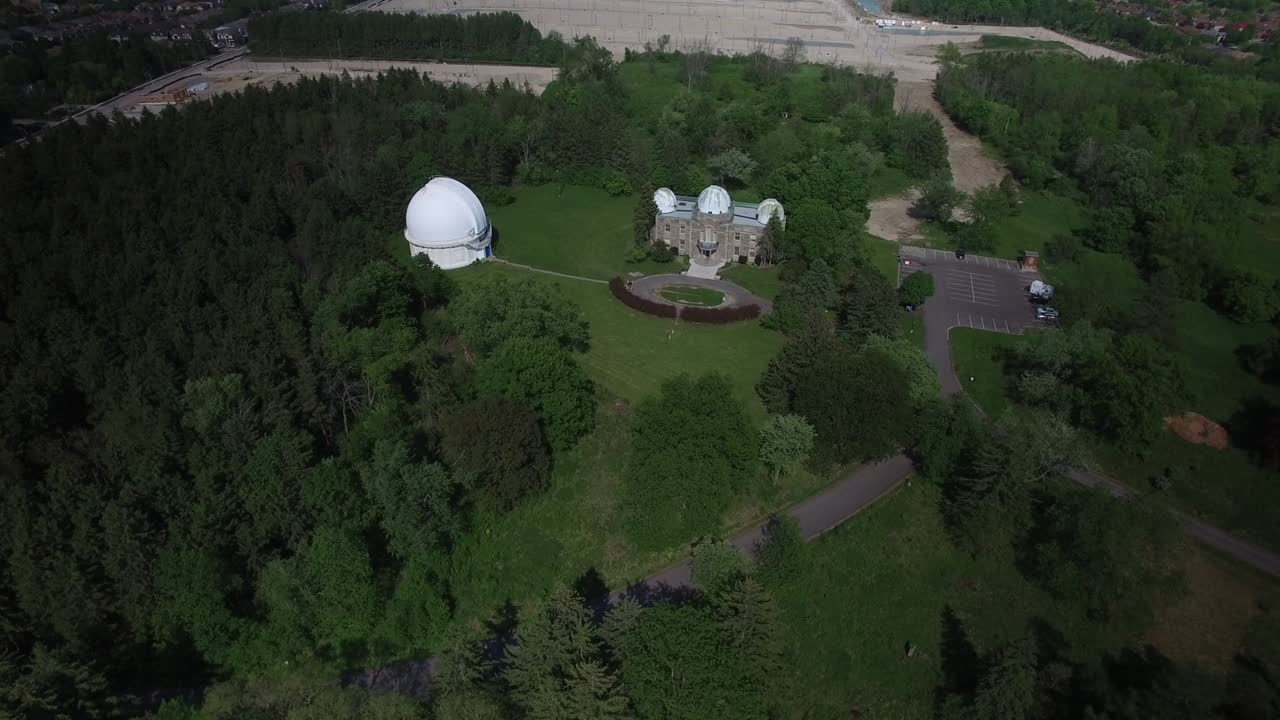 우주 관측소의 안테나