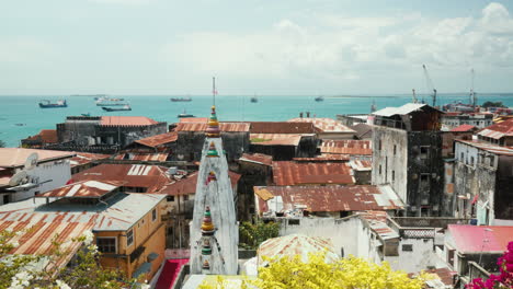 Con-Vistas-A-Los-Tejados-Históricos-Y-Al-Océano-De-Stone-Town