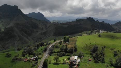 Hermosa-Vista-Aérea-Absolutamente-Impresionante-De-La-Naturaleza-Mexicana-Por-Drone