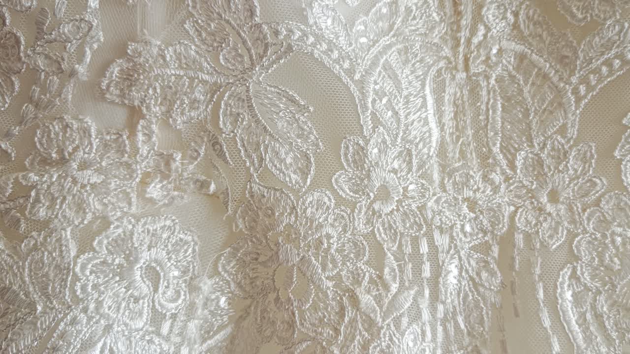 Primo piano del design di un abito da sposa