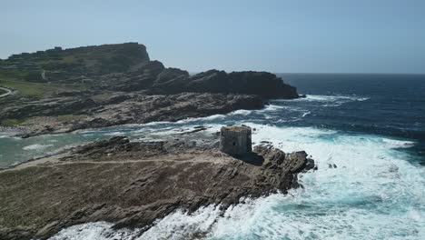 Antigua-Torre-De-Avistamiento-De-La-Pelosa-En-Un-Islote-Rocoso,-Cerdeña.