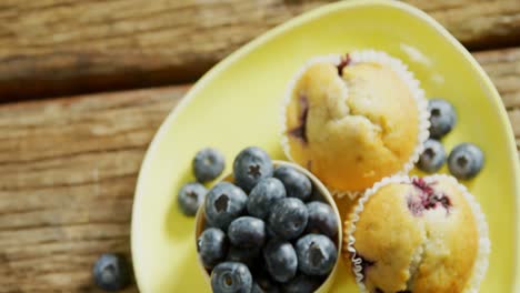 muffins and blueberries on plate 4k