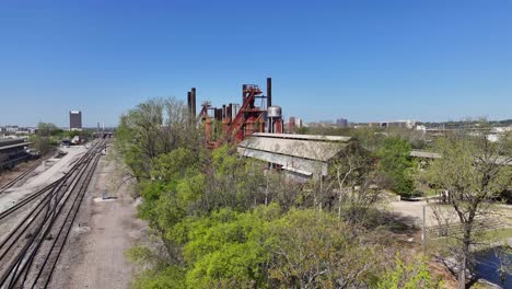 Aerial-approach-to-Sloss-Furnace-in-Birmingham,-Alabama