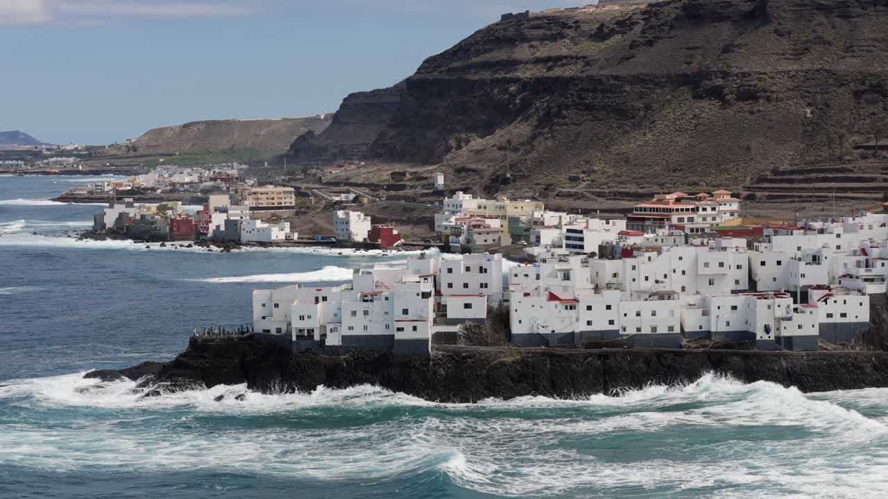 foto aérea de la ciudad de el roque en la isla de tenerife, islas canarias, españa