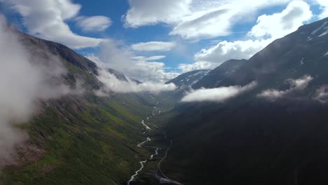 Imágenes-Aéreas-Hermosa-Naturaleza-Noruega.