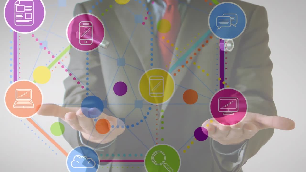 animación de una colorida red de iconos de medios sobre un hombre de negocios lanzando y atrapando tuercas y pernos