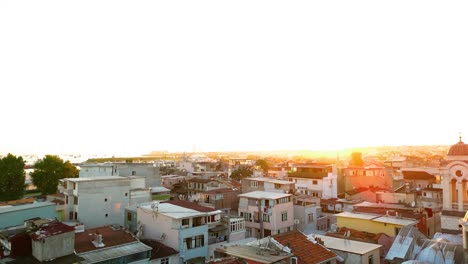 Erstellen-Einer-Drohnenaufnahme-Der-Stadt-Istanbul-Bei-Sonnenuntergang