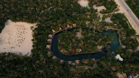 Toma-De-Drone-De-Vista-Panorámica-De-Zamna-Hotel-Resort,-México