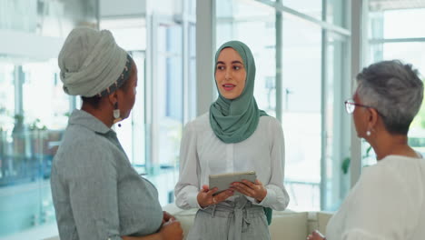 Reunión-De-Negocios,-Equipo-Y-Mujer-Musulmana