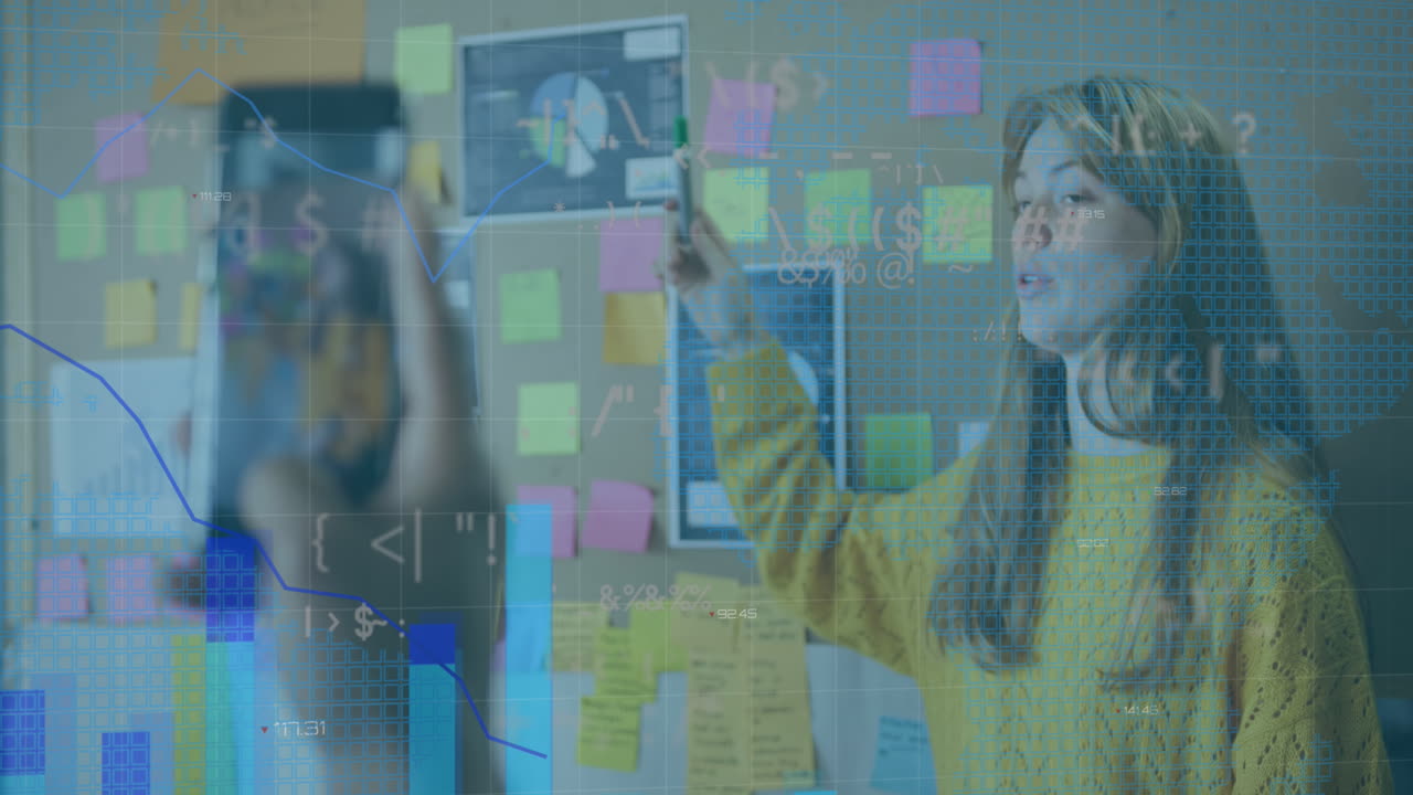 animación del procesamiento de datos financieros sobre diversas personas de negocios en la oficina