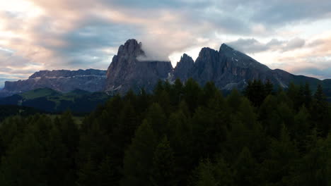 Sunrise-in-Italy-over-the-Dolomites,-Alpe-di-Siusi-Alpine-Plateau