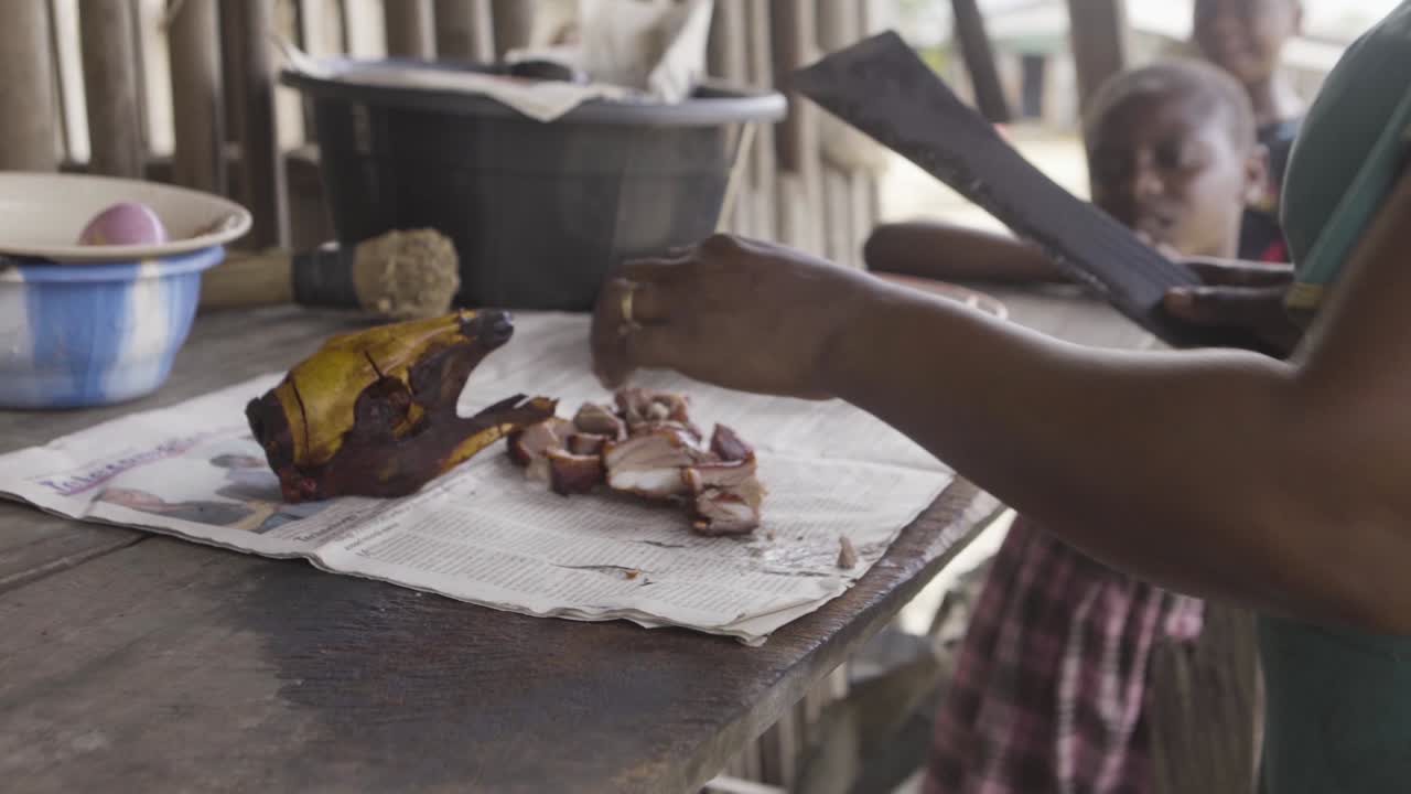 разделка мяса кустарника нигерия 01