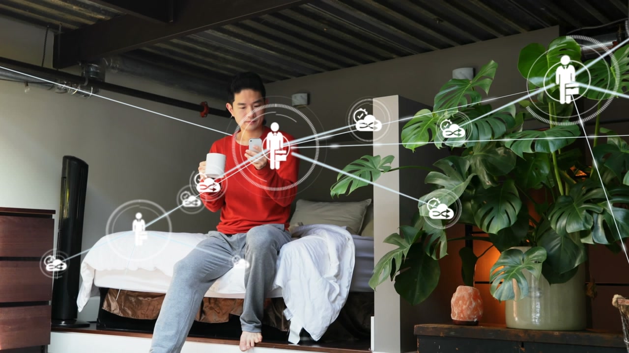 Animazione di rete di connessioni con icone su uomo asiatico che usa lo smartphone