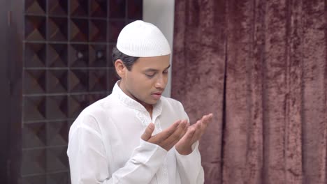 indian muslim man reading namaz and praying to god