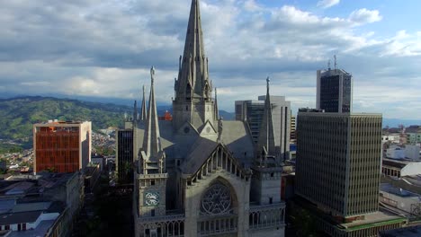 Rising-view-of-church-on-the-main-square-of-Manizales,-Colombia