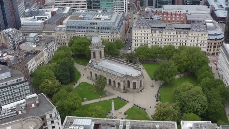 drohnenschuss, der über der st.-philips-kathedrale kreist