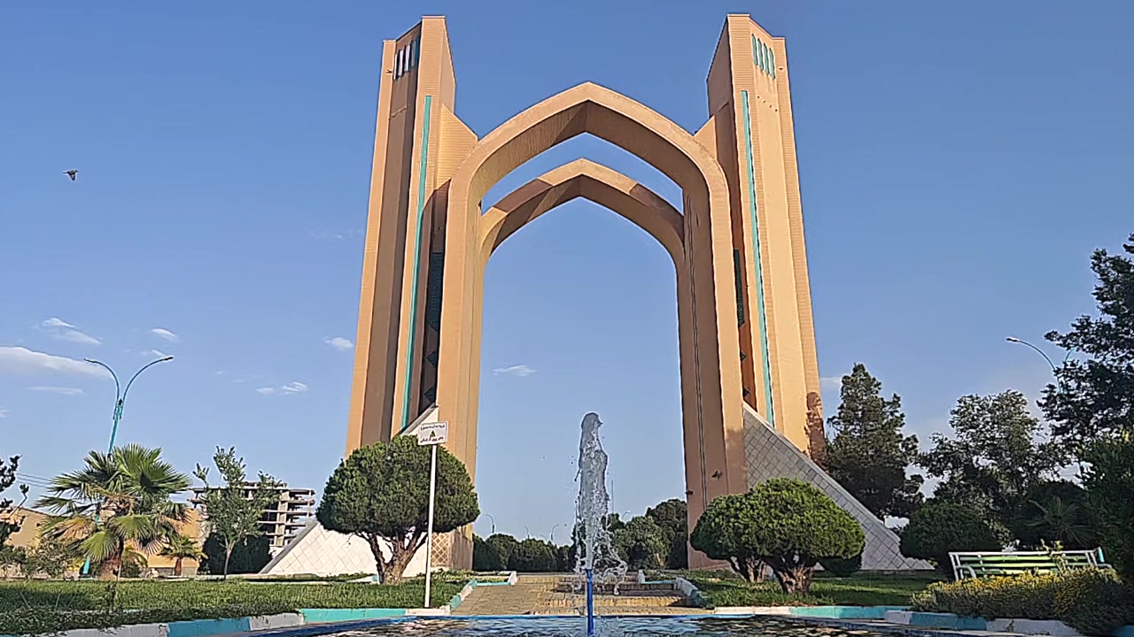 Đài tưởng niệm các liệt sĩ ở Baghdad với đài phun nước
