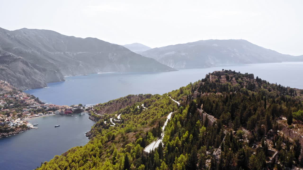 pueblo de asos y los puntos turísticos de assos y st