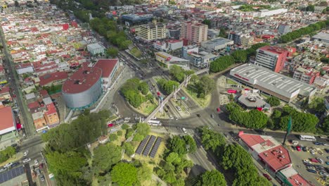 Hiperlapso-De-Una-Glorieta,-20-Minutos-De-Tiempo-Real-Dentro-De-20-Segundos