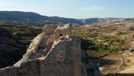 Aerial-Of-Old-Kahta-Castle-Ruins-In-Adiyaman,-Turkey---drone-shot