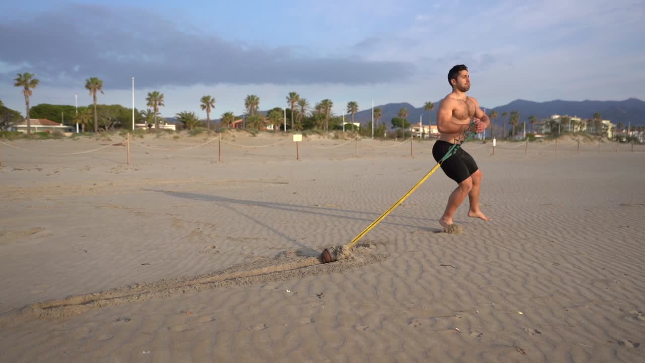 달리기와 함께 정력적인 드래그 운동을 하는 스포츠맨