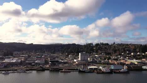 Coos-Bay,-Oregon,-Estados-Unidos.-Retirada-De-Drones-Sobre-La-Bahía