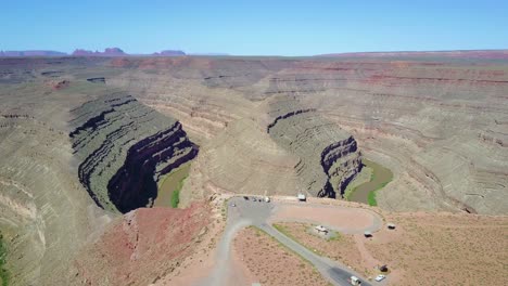 Hochantenne-über-Dem-San-Juan-River-Bei-Schwanenhälsen-Utah