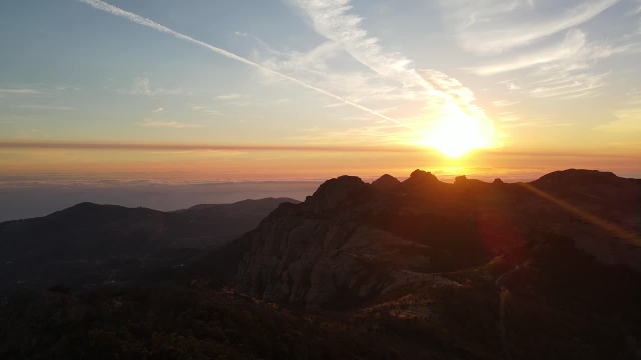 Sandstone Peak is a 3 mile heavily trafficked out and back trail located near Westlake Village, California that features ocean views and California mountains when you reach the peak.