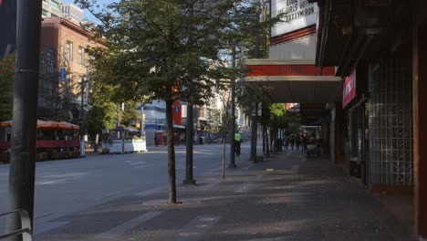 vancouver, canadá - establecimientos comerciales dentro del área urbana - toma estática