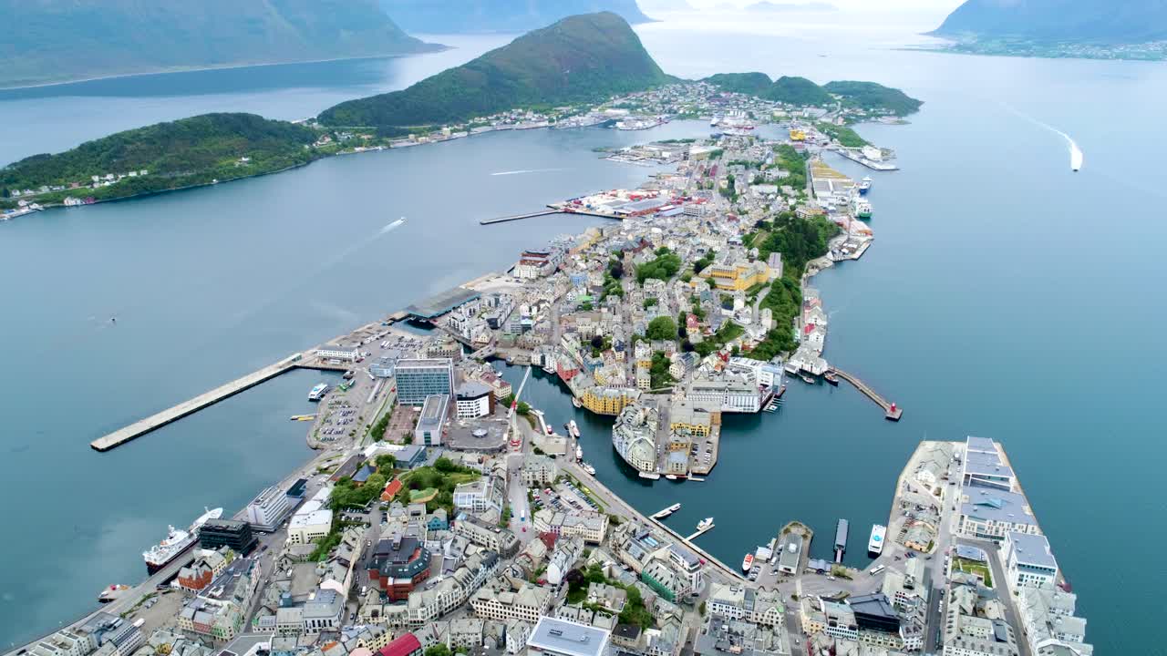 노르웨이 알레스운드 시의 항공 영상