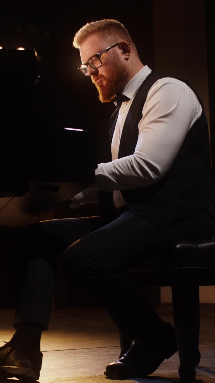 pianista tocando el piano