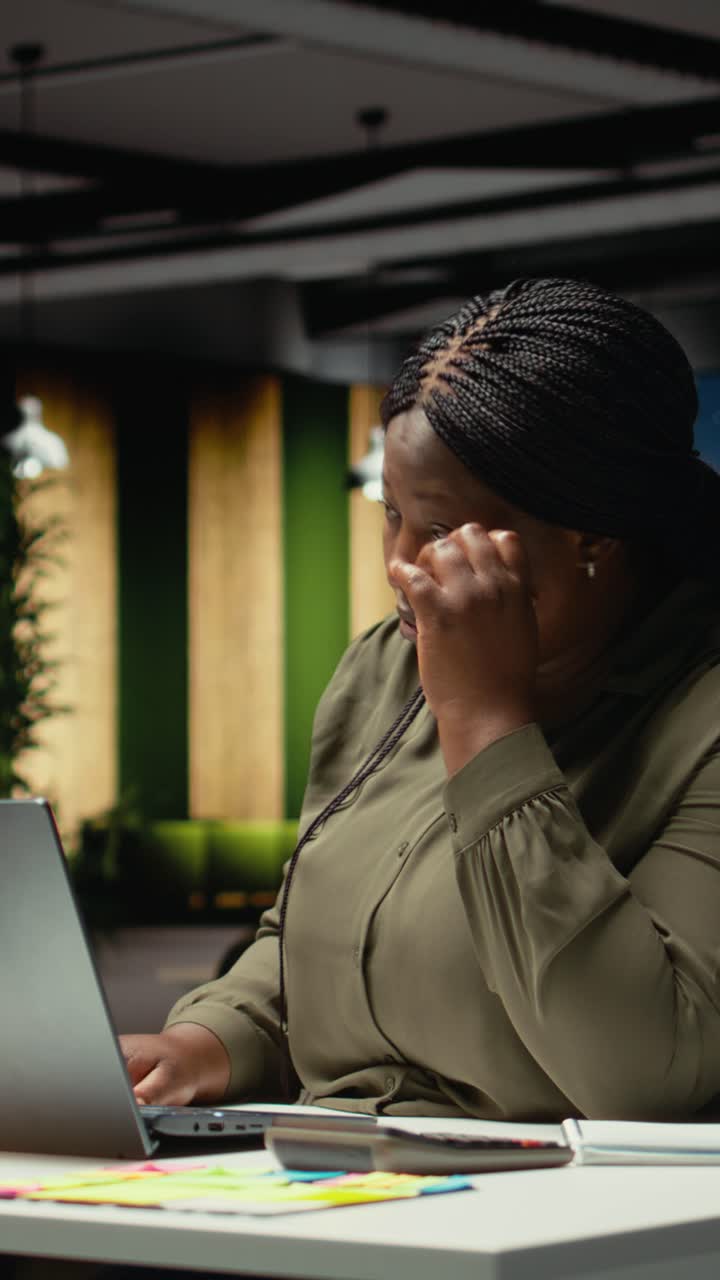 Vertical Video Demotivated businesswoman sighing after realizing the late hour