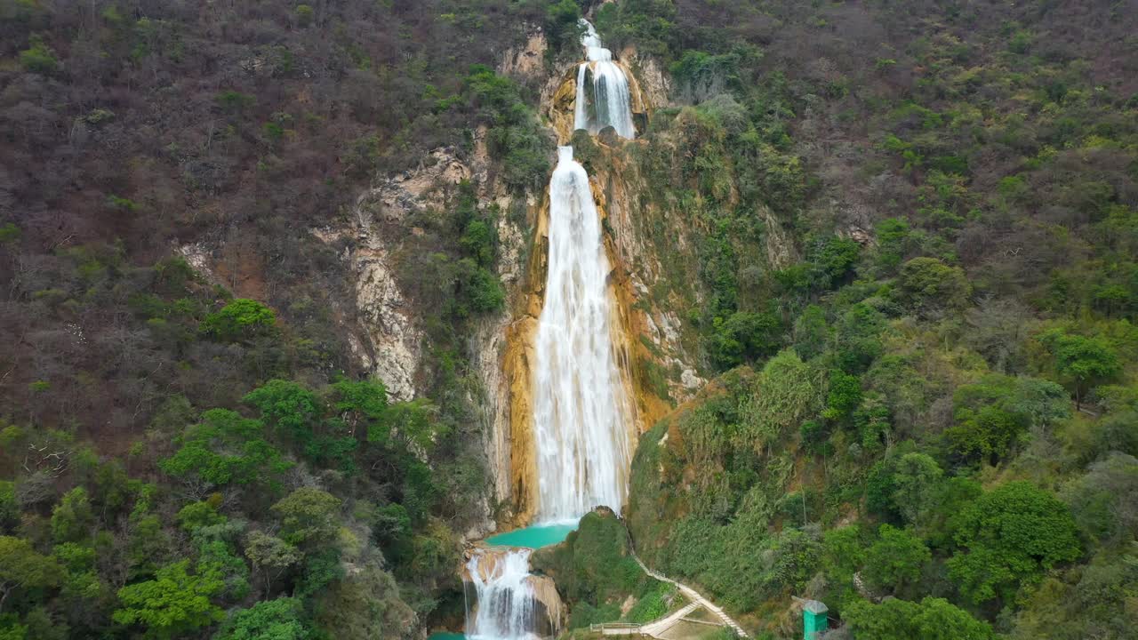 cascadas de méxico el chiflon en la selva, cascada escalonada cascada, vista aérea 4k