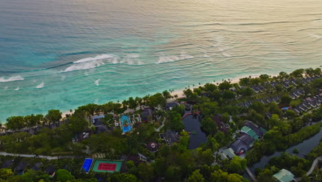 Luftdrohnenaufnahme-Des-Exotischen-Strandresorts-Des-Reiseziels-Auf-Den-Seychellen