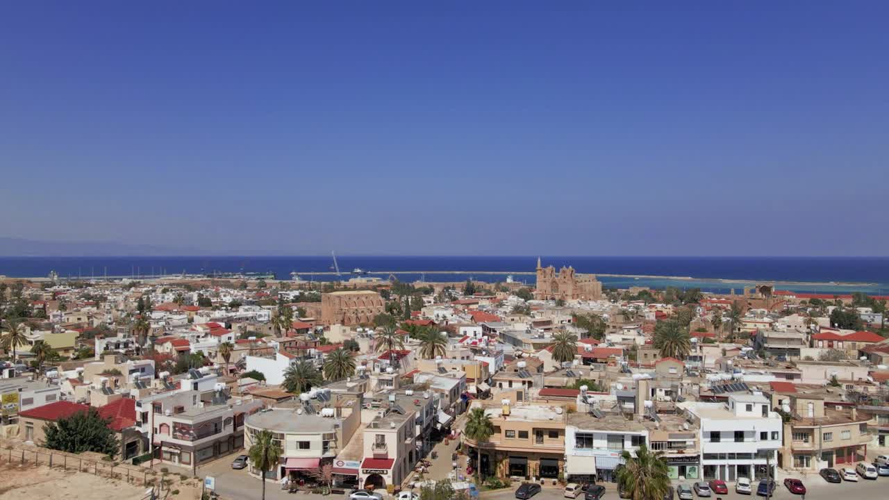 aerial 4k famagusta 성벽 도시, 오래된 도시 및 북 키프로스의 varosha 풍경