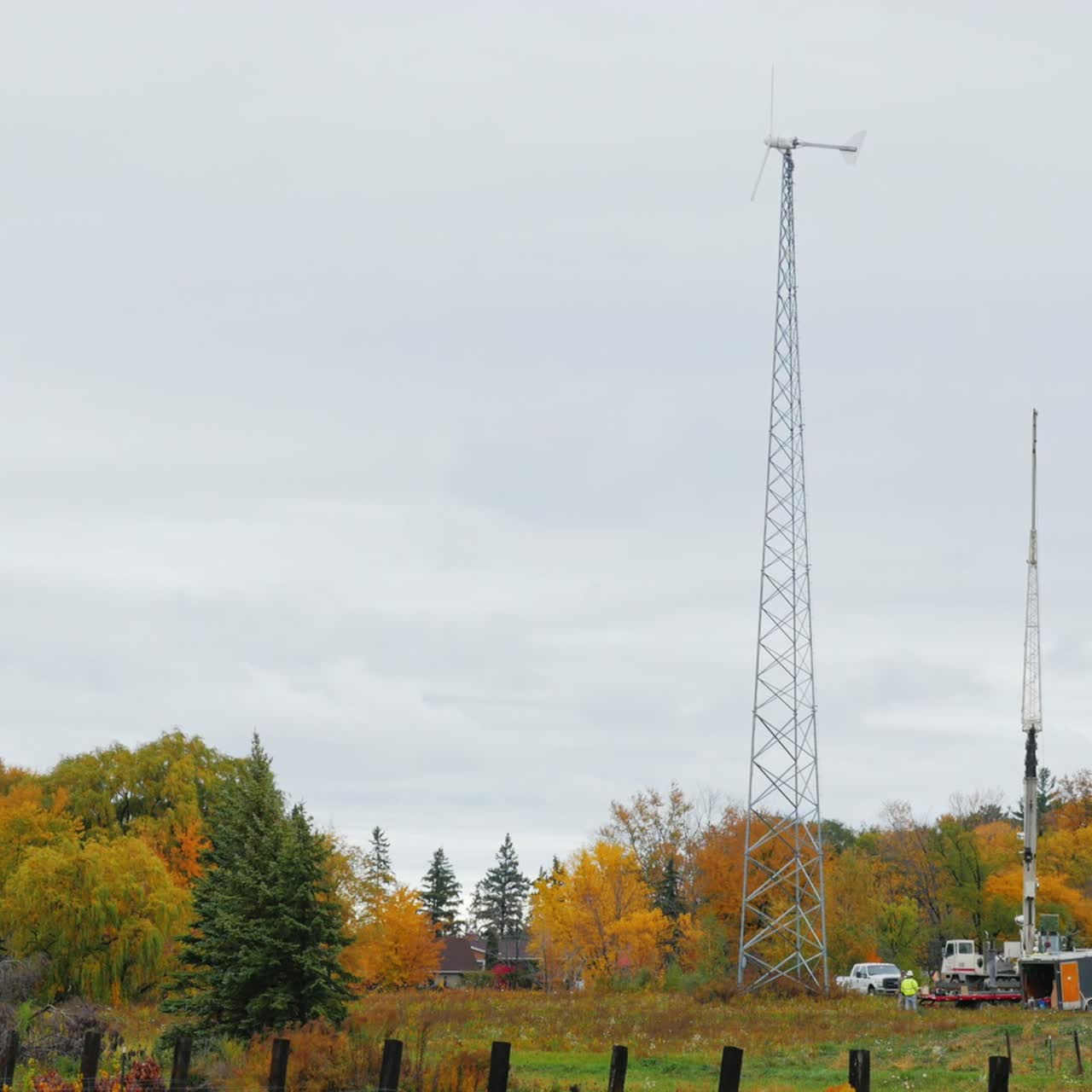 profesión peligrosa - dos hombres trabajando en una turbina eólica 3