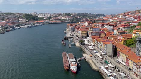 Panoramic-view-of-Ribeira-do-Porto-and-Douro-River,-Portugal