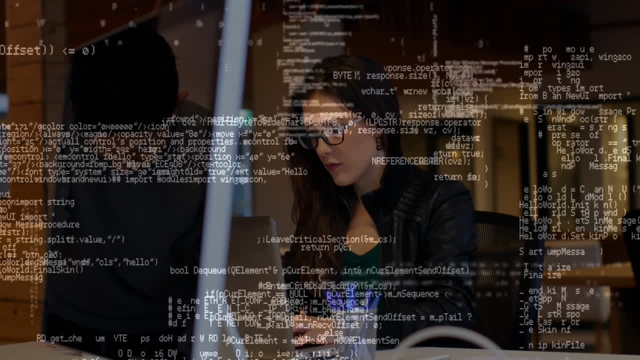 procesamiento de datos contra la mujer usando computadora portátil