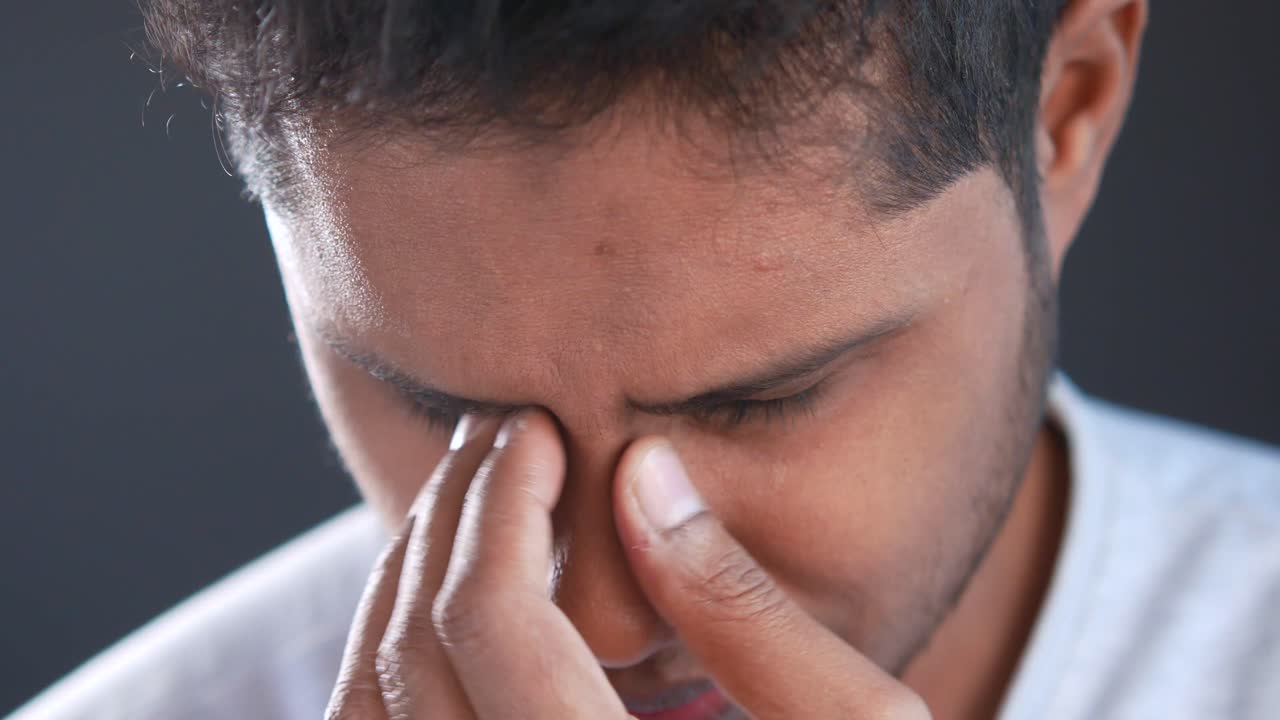 hombre que sufre de dolor