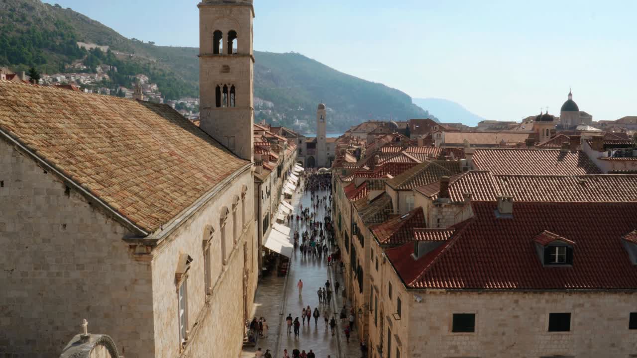 calle principal histórica de staradun en el casco antiguo de dubrovnik, croacia