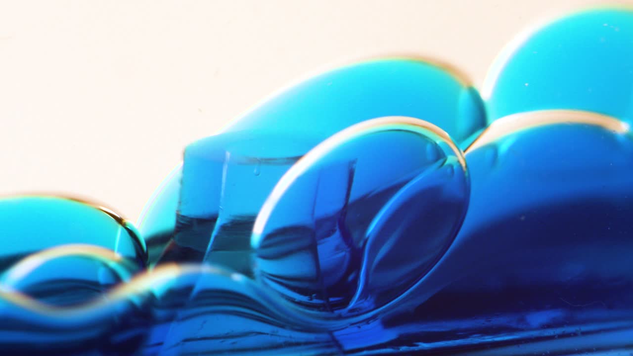 파란색 블록이 아래로 미끄러집니다. - 매크로 추상