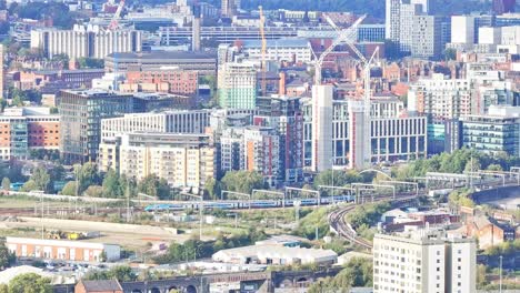 Aerial-footage-of-the-City-centre-of-Leeds-in-West-Yorkshire,-United-Kingdom