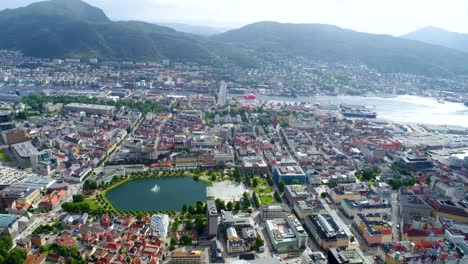 Bergen-Es-Una-Ciudad-Y-Municipio-De-Hordaland,-En-La-Costa-Oeste-De-Noruega.-Bergen-Es-La-Segunda-Ciudad-Más-Grande-De-Noruega.