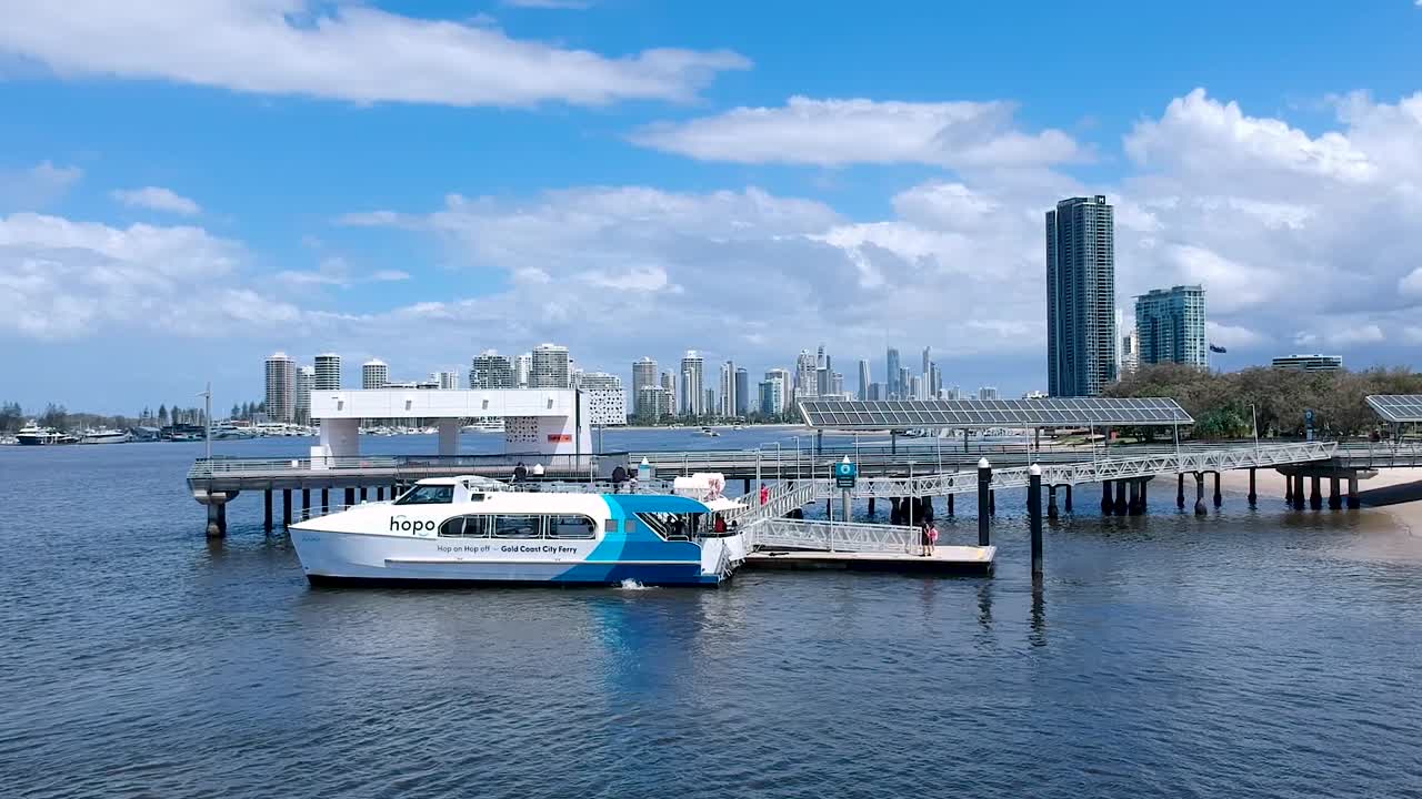 Gold Coast new ferry service picking up passengers at Broadwater parklands public jetty to deliver passengers to Sea World theme park
